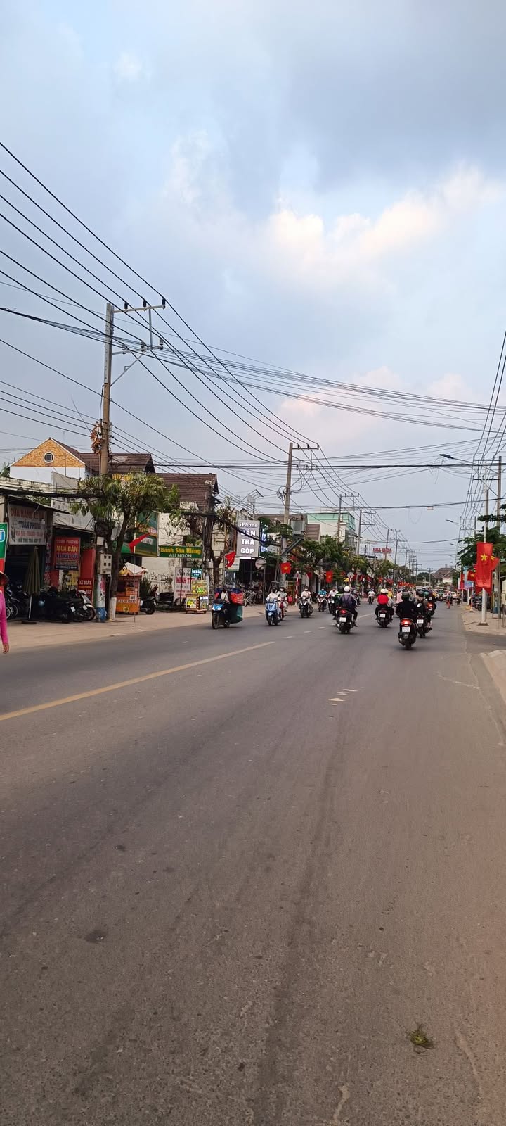 Kho Xưởng 4900m² Tân Uyên, Bình Dương - Mặt Tiền Xe Công, Sẵn Sàng Kinh Doanh