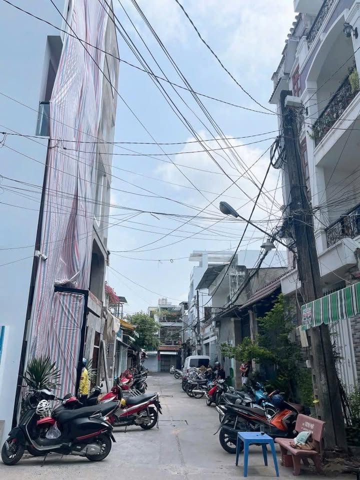 Nhà riêng Lê Thúc Hoạch Bình Tân 92m² - Ô tô vào tận nhà!