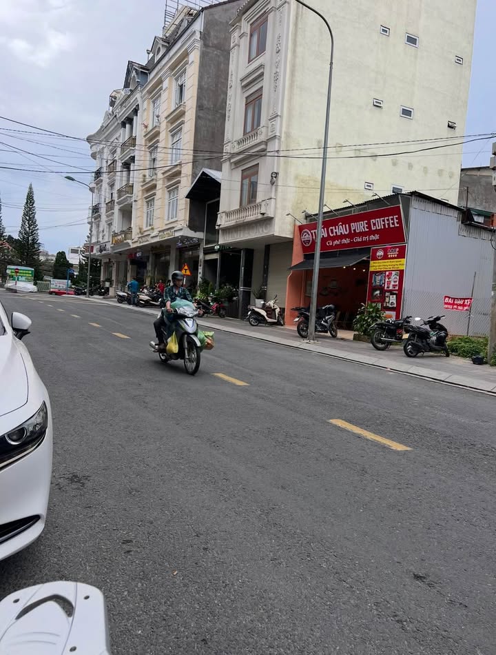 Nhà Phố Phạm Ngũ Lão Đà Lạt 40m² - Mặt tiền kinh doanh, giá 15 tỷ!
