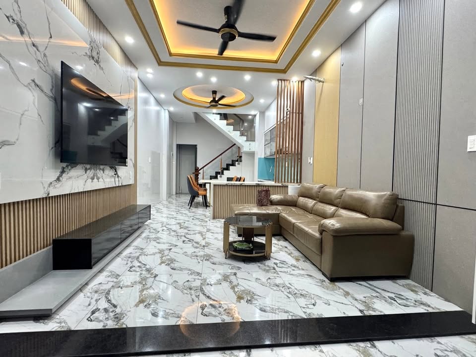 Nhà riêng Vinhomes Grand Park 51m² giá 5.2 tỷ - Ô tô vào tận nhà