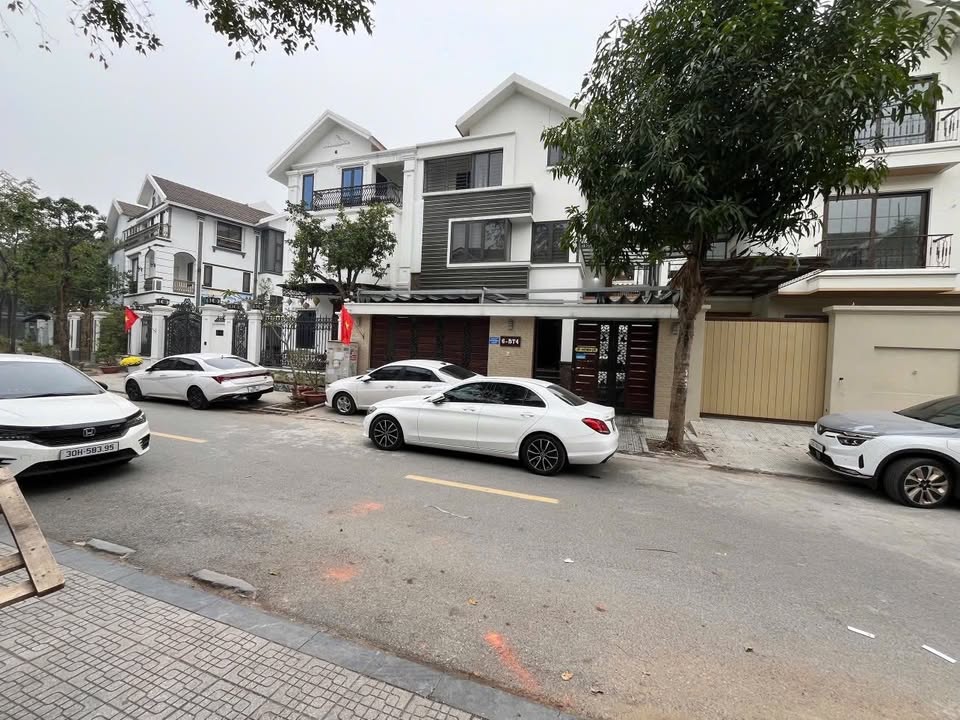 Cho thuê Biệt thự Văn Phú, Hà Đông 200m² - Full nội thất, 7PN