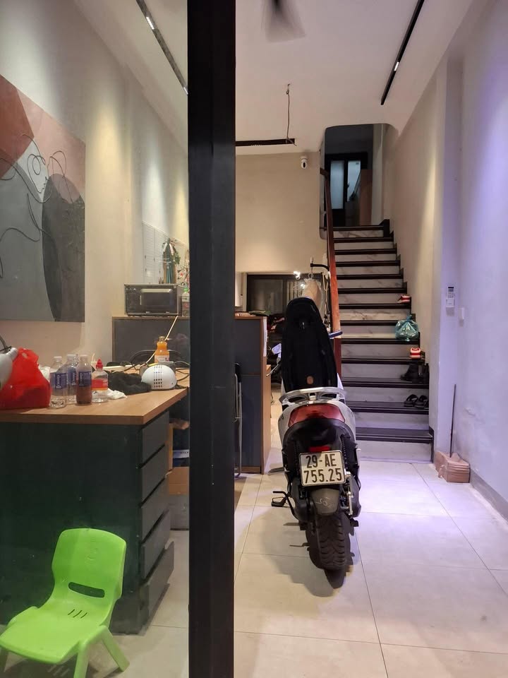 Nhà 25m² 5 tầng Vũ Thạnh, Đống Đa - Giá 9 tỷ - Sổ đỏ chính chủ