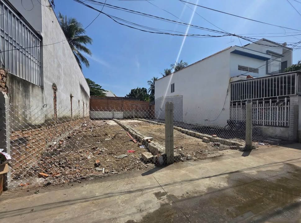 Bán Gấp 3 Lô Đất Vàng Ngọc Hiệp Nha Trang - Sổ Hồng Riêng 64.8m² - 1.98 Tỷ