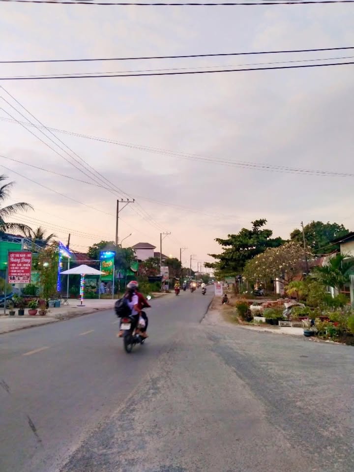 Nhà phố mặt tiền Trịnh Phong Đáng, Hòa Thành 2.8 tỷ - Kinh doanh cực đỉnh!