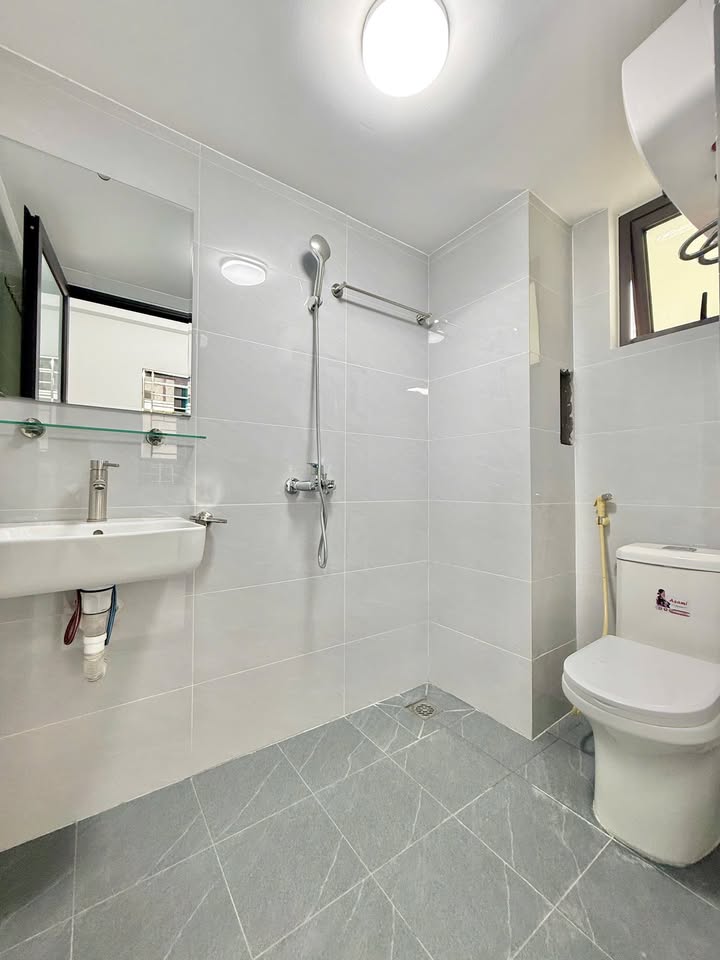 Phòng cho thuê Ngõ 5 Cầu Bươu, Thanh Trì 30m² - Sẵn sàng ở ngay!