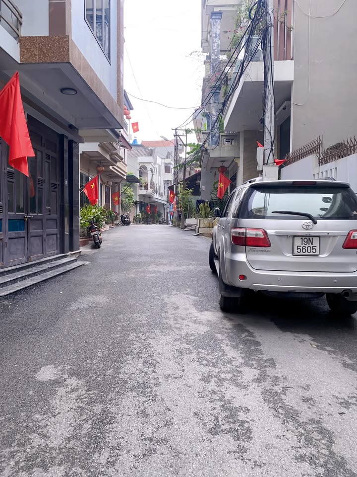 Nhà 3 Tầng Tặng Nội Thất Gỗ - 72m² Kinh Doanh Tốt Tại Việt Trì