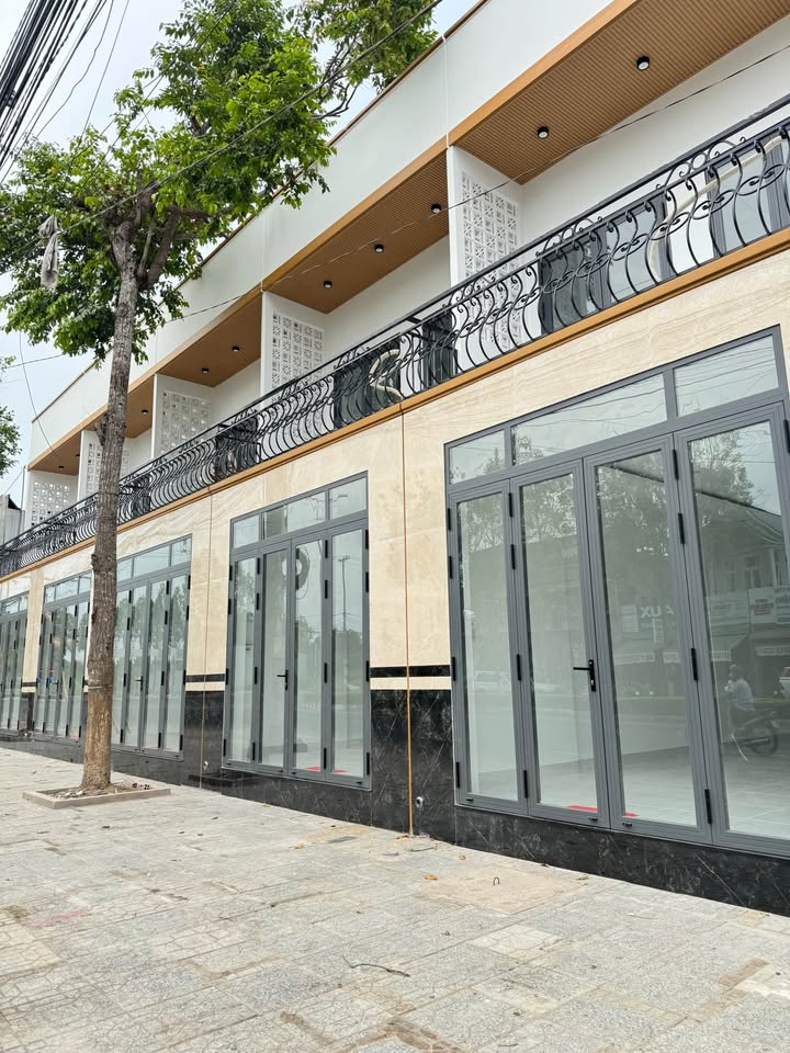 Nhà Mặt Tiền Lạc Long Quân Cần Thơ 7 Triệu/Tháng - Mặt Tiền Kinh Doanh