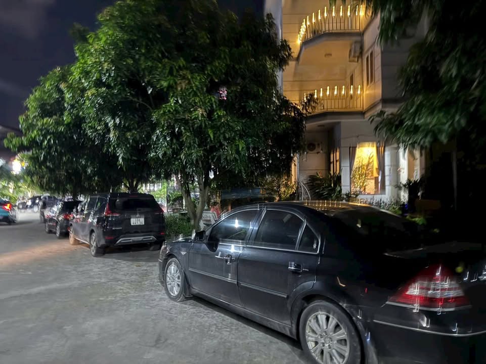 Bán Gấp BT Sân Vườn Cái Dăm 160m² Mặt Tiền Rộng Nhất - Sổ Hồng