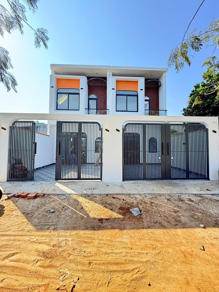 Nhà 1 Mê 100m² Hẻm Đặng Trần Côn, Pleiku - Giá 1.8 Tỷ, Sẵn Sàng Ở Ngay