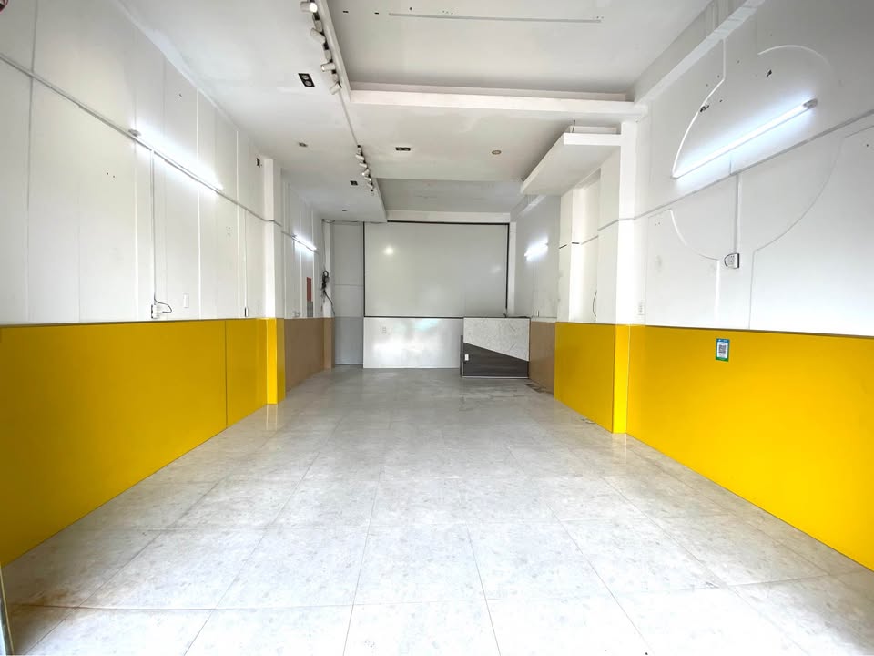 Mặt Bằng Phạm Văn Đồng 80m² - Mặt tiền kinh doanh!