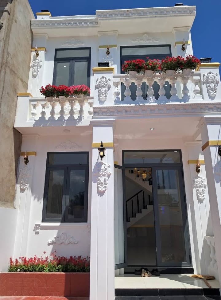 Nhà 2 Tầng Diên Khánh 105m² - Phong Cách Cổ Điển Sang Trọng, Giá 1.87 Tỷ