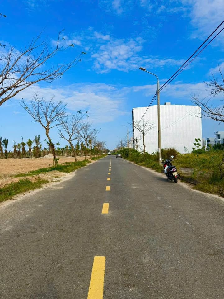 Đất nền Nam Hòa Xuân 100m² giá 6.45 tỷ - Sổ đỏ chính chủ!