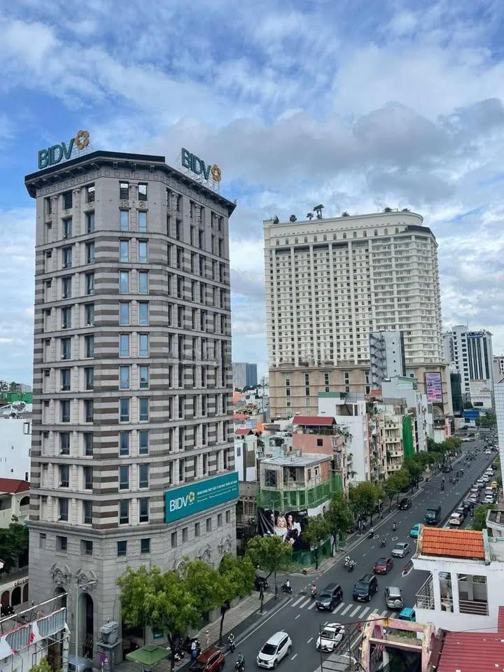 Tòa Nhà 04MT Nam Kỳ Khởi Nghĩa Quận 3 - Kiến Trúc Pháp Tân Cổ Điển, 12 Tầng, HĐTT 2 Tỷ/Tháng