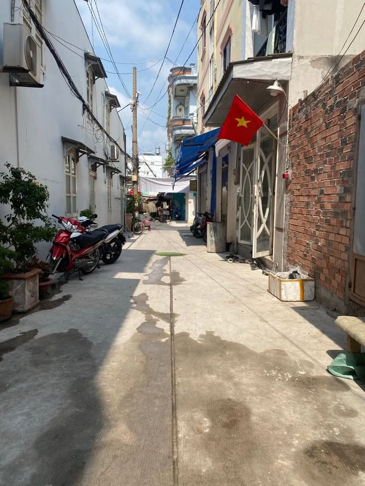 Nhà Phố Huỳnh Văn Nghệ, Tân Bình 48m² - Vị trí đắc địa, ô tô vào nhà!