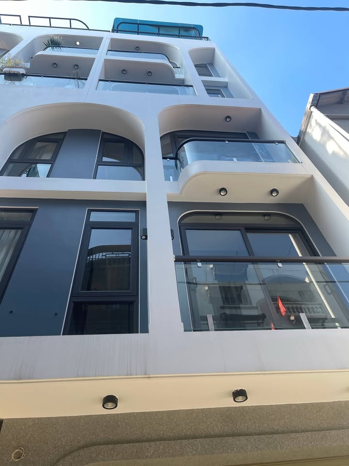 Nhà Thạch Bàn Long Biên 40m² 6 tầng – Ô tô vào tận nhà!