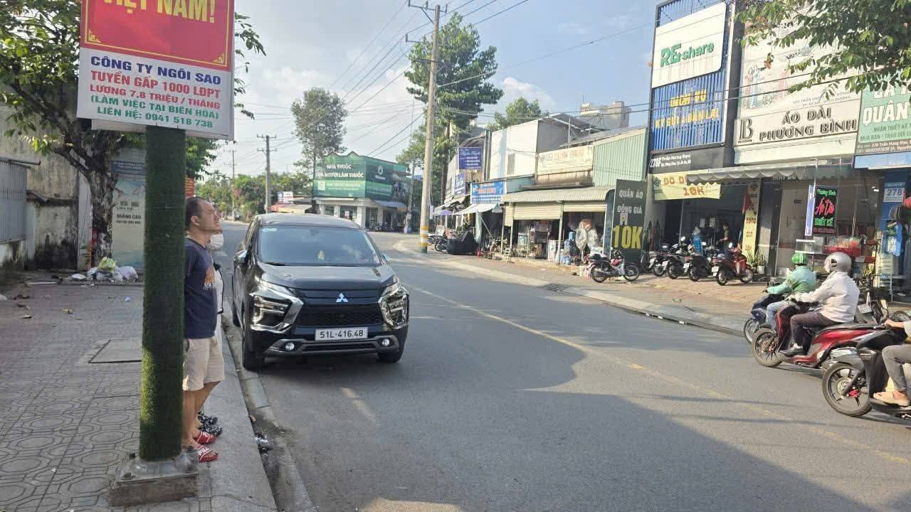 Nhà Mặt Tiền Trần Hưng Đạo Dĩ An 140m² - Mặt tiền kinh doanh đỉnh!