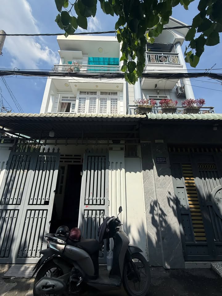 Nhà Hẻm Xe Hơi Quốc Lộ 13, Thủ Đức - 76m², 4PN, 7.2 Tỷ