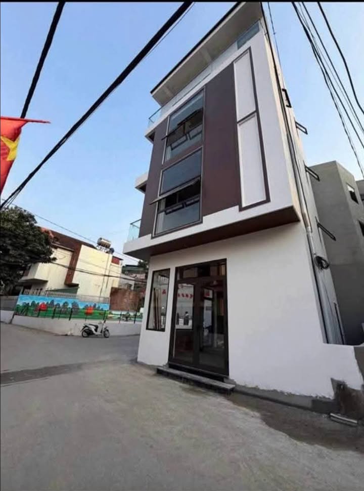 Bán nhà 4 tầng Cao Thắng Hạ Long 50m² - Căn góc ô tô đỗ cửa