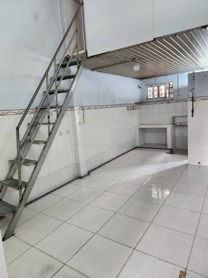 Nhà Hẻm Xe Tải Lê Trọng Tấn, Tân Phú - 33m² Giá 5 Triệu, Sẵn Ở Ngay