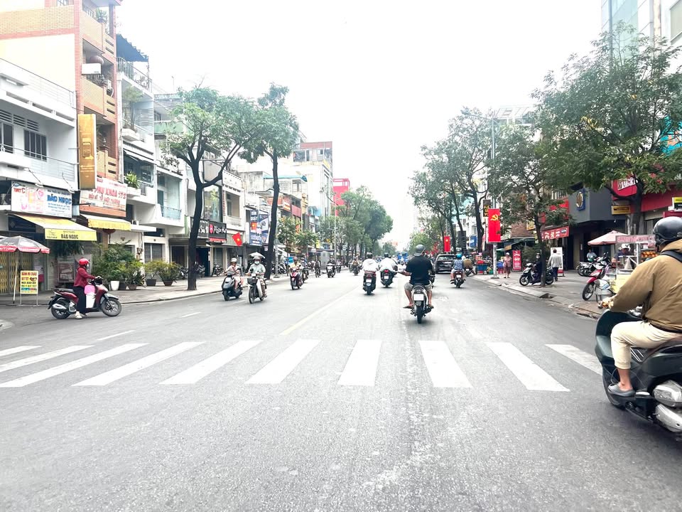 Nhà Mặt Tiền Kinh Doanh Lê Đại Hành, Quận 11 - 47m², 5.95 Tỷ