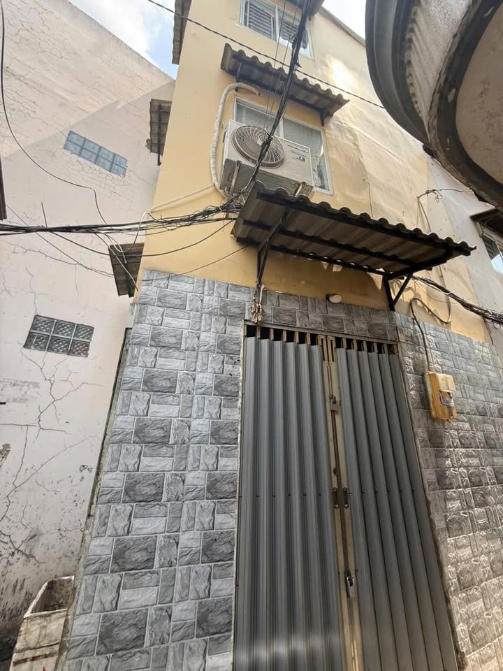 Nhà Riêng Hẻm Phạm Văn Chí, Q6 1.75 tỷ - Sẵn sàng ở ngay!