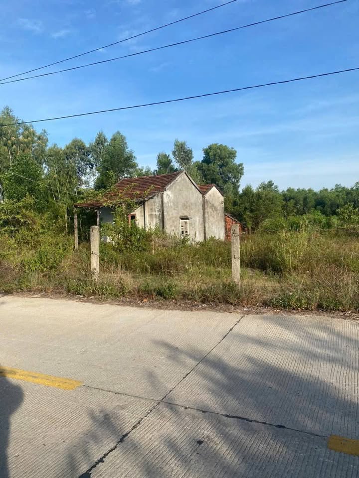 Bán nhà đất Đức Phong Mộ Đức 300m² giá 600 triệu - Vị trí đẹp gần biển