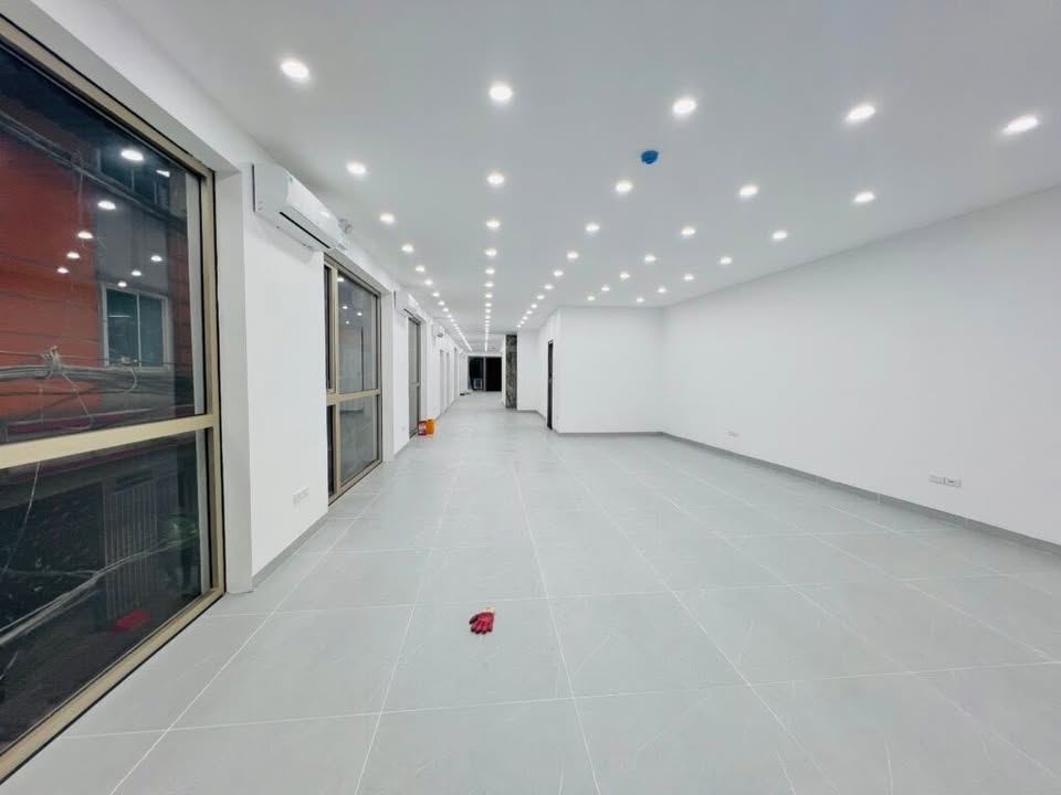 Văn phòng 100m² Trung Kính, Cầu Giấy - Giá 65 Triệu, Ô Tô Đỗ Cửa
