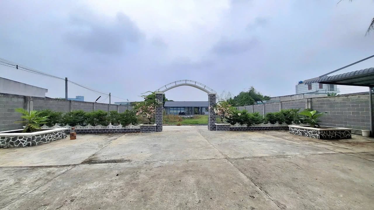 Nhà Vườn 2700m² Long An - Sổ Hồng Riêng, Giá 18 Tỷ