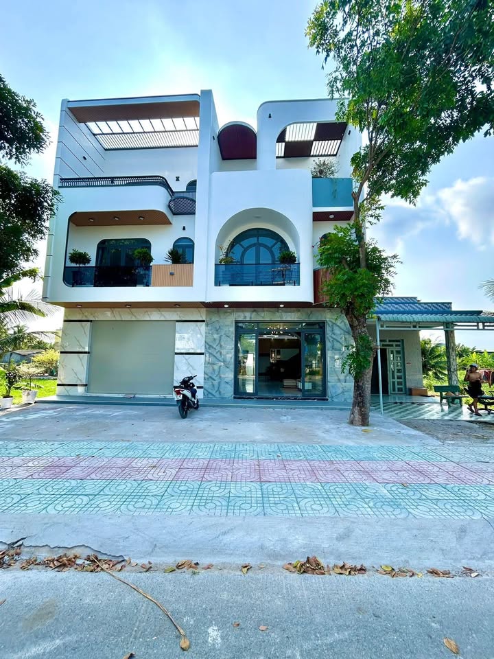 Nhà Mặt Tiền D1 Cầu Tràm, Long An - 114m², 3 Tầng, 4.5 Tỷ