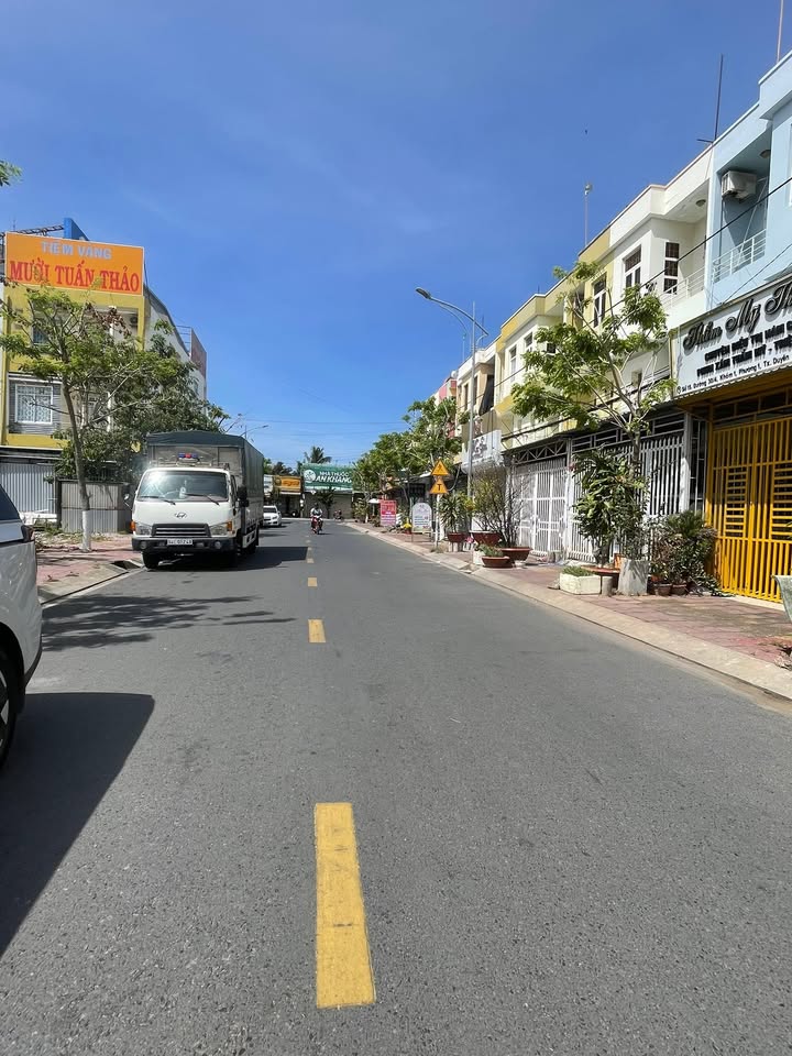 Nhà Phố Duyên Hải 65m² 3.4 Tỷ - Mặt Tiền Kinh Doanh Hiệu Quả!