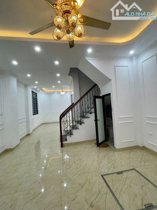 Nhà 7 Tầng Thang Máy Kim Giang, Hoàng Mai - Dòng Tiền Ổn Định 14.5 Tỷ