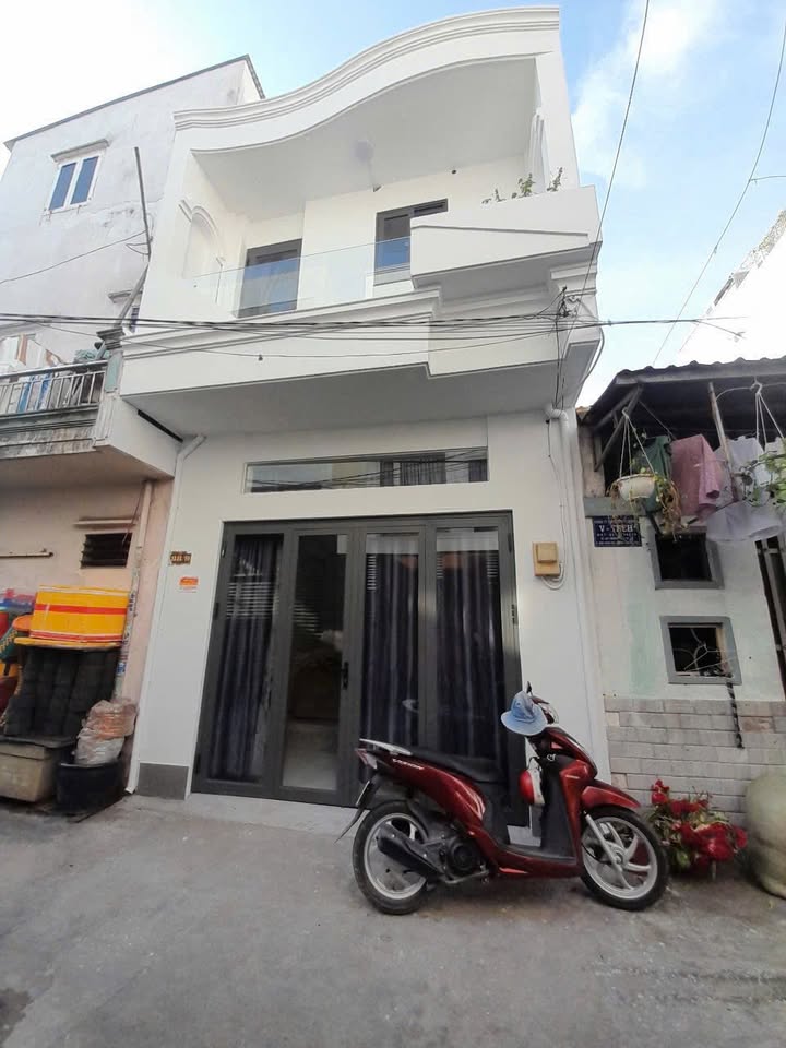 Nhà riêng Tân Phú 48m² giá 5.3 tỷ - Hẻm xe hơi, vị trí vàng!
