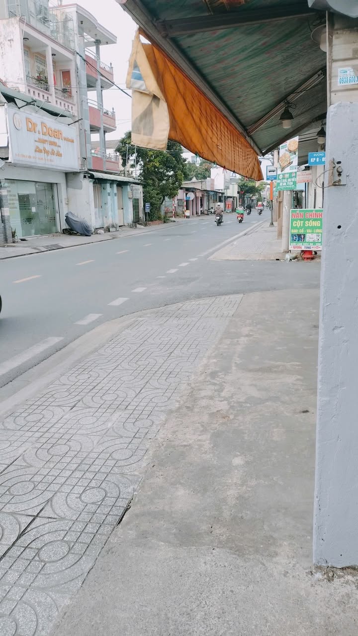 Nhà Phố Hóc Môn 140m² Giá 10 Tỷ - Mặt Tiền Kinh Doanh Đắc Địa!