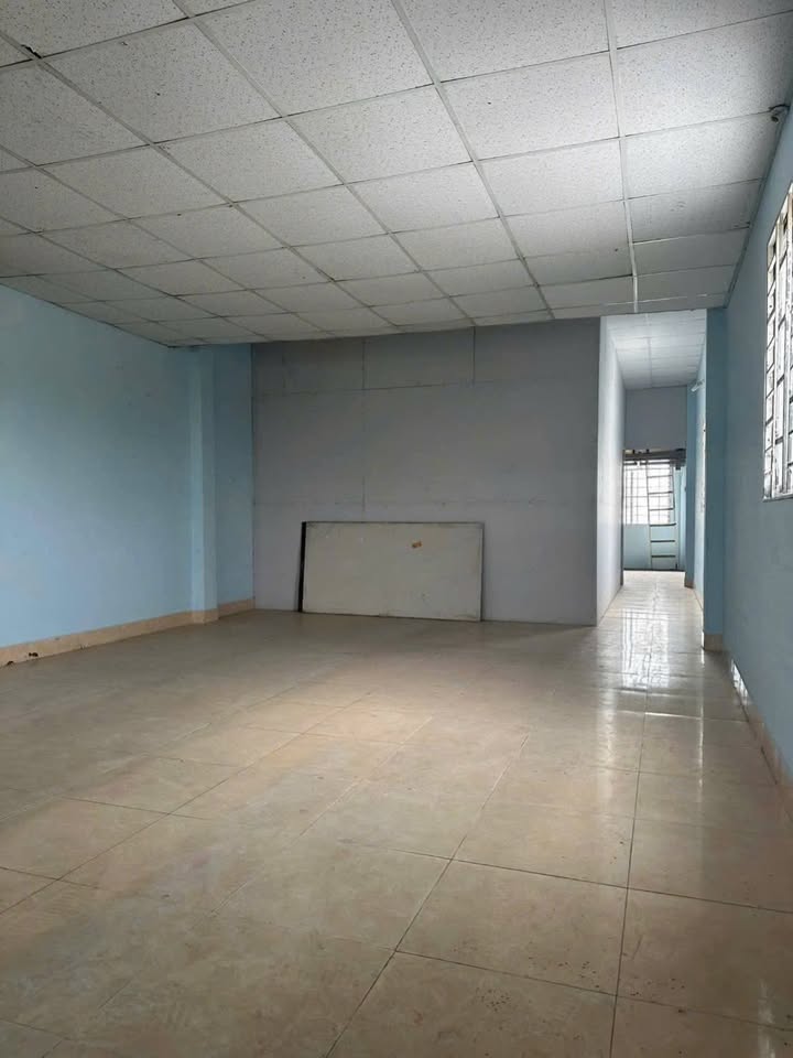 Nhà 250m² Hiệp Thành, Q12 - 3PN, Sân Rộng, Giá 8 Triệu/Tháng