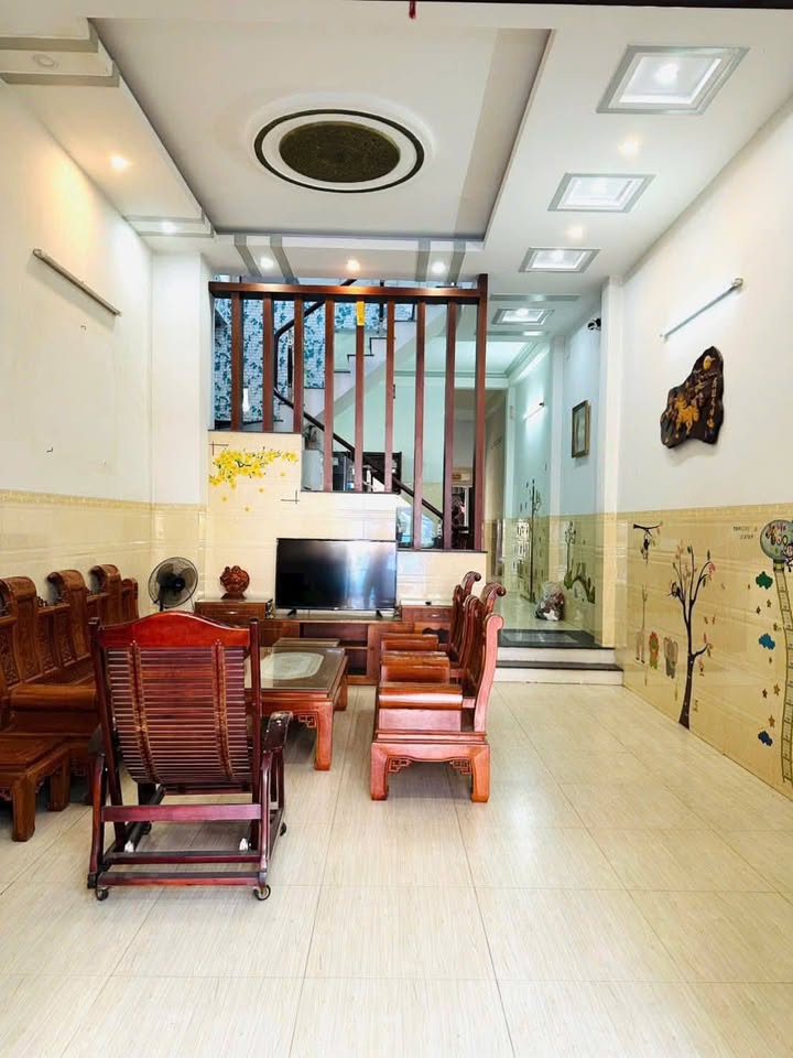 Nhà nguyên căn Làng ĐH TP.HCM 200m² giá thỏa thuận - Ô tô vào nhà