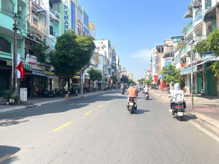 Nhà Mặt Tiền Kinh Doanh Lê Đại Hành, Quận 11 - 47m², 5.95 Tỷ