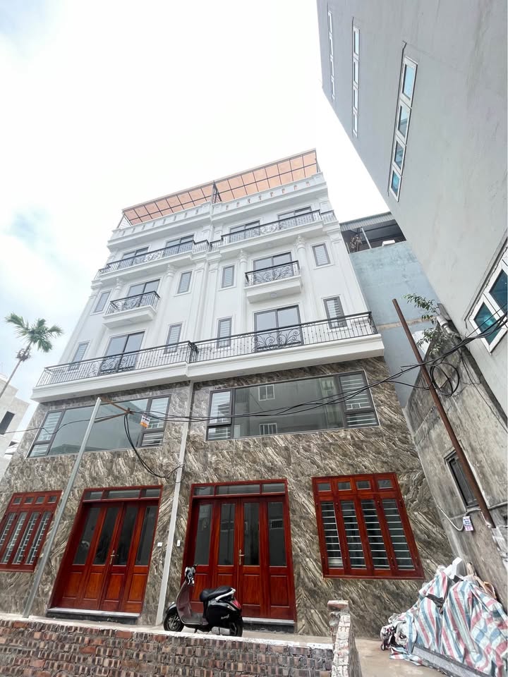 Nhà 50m² 6 Tầng Thang Máy Mặt Tiền Rộng - Long Biên, Hà Nội