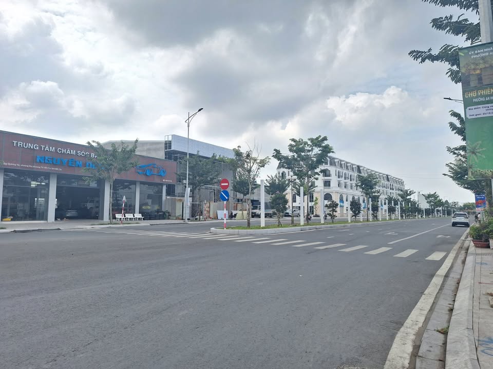 Bán Nền Góc Siêu Đẹp 658m² Mặt Tiền Đại Lộ Đông Tây & Nguyễn Huệ, Bến Tre - Giá F0 Chỉ 45 Tỷ