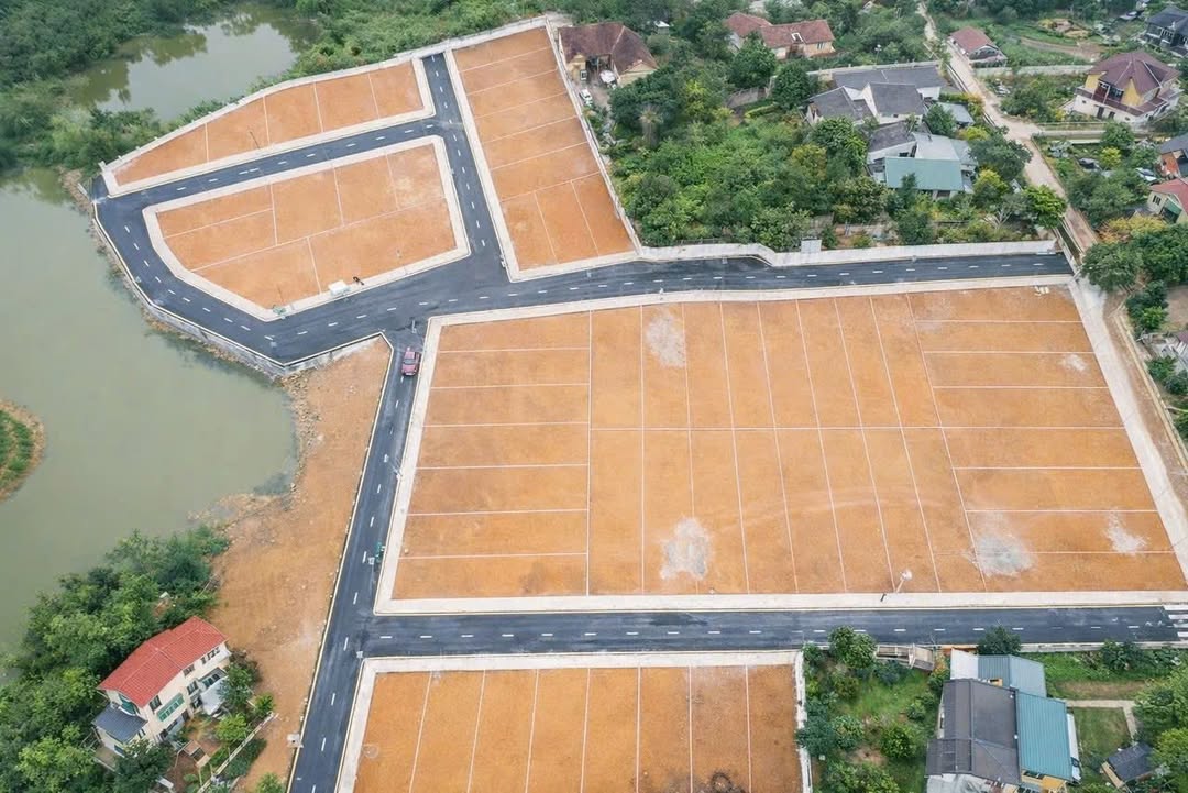 Đất nền 100m² Sơn Tây - View hồ, Tiềm năng tăng giá cực lớn!