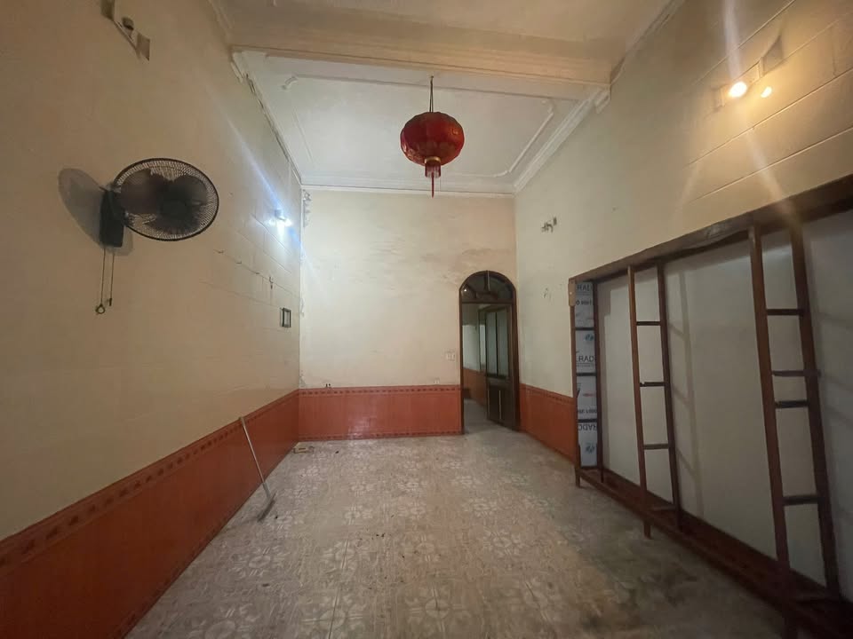 Cho thuê nhà 3 tầng mặt tiền đường Lê Mao, Hà Tĩnh - 300m² kinh doanh đỉnh