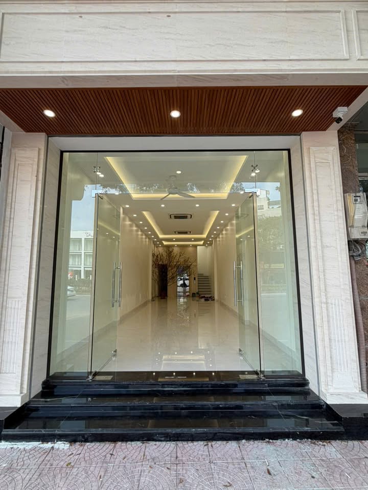 Nhà Mặt Phố Nguyễn Văn Cừ, Long Biên 75m² - Mặt Tiền Kinh Doanh Vô Đối!