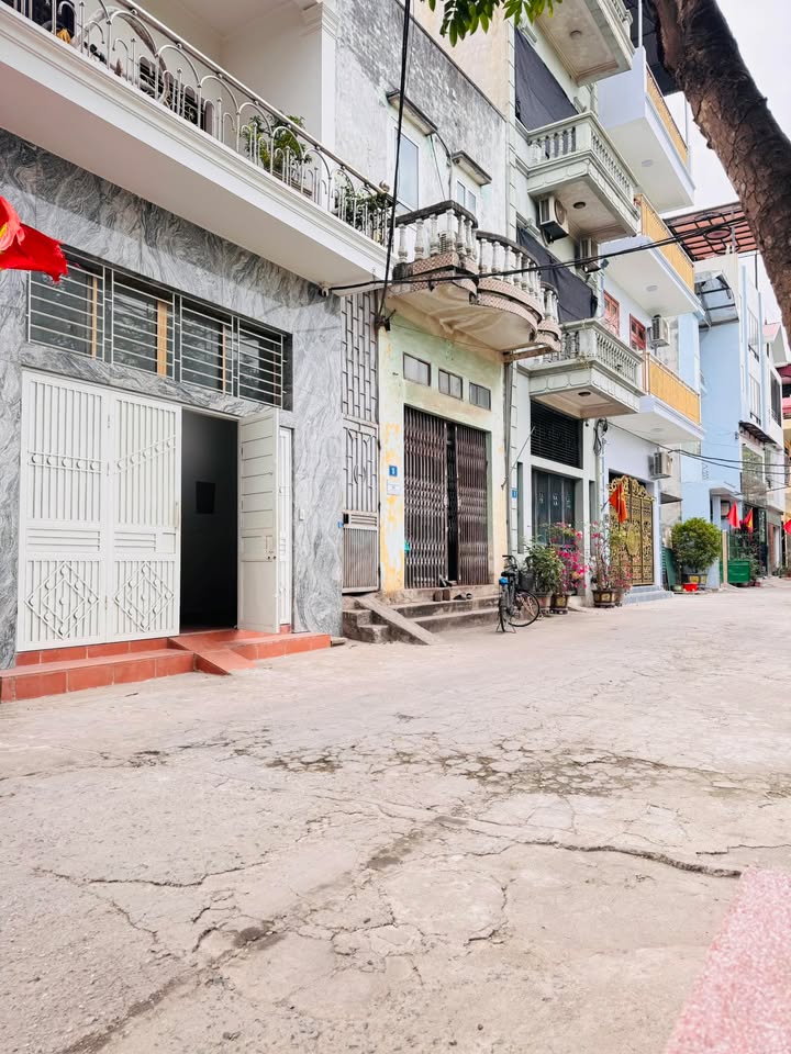 Cho thuê nhà 2 tầng Dương Xá 125m² - Giá 5 triệu/tháng - Ô tô tránh