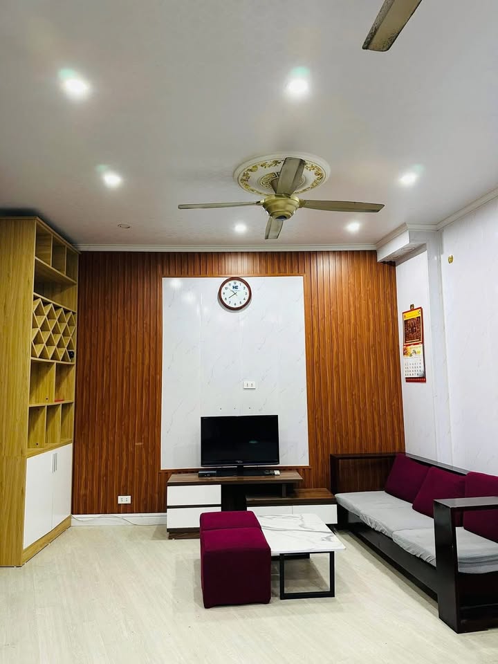 Cho thuê nhà 5 tầng đường Bát Khối, Long Biên - 40m², Full nội thất