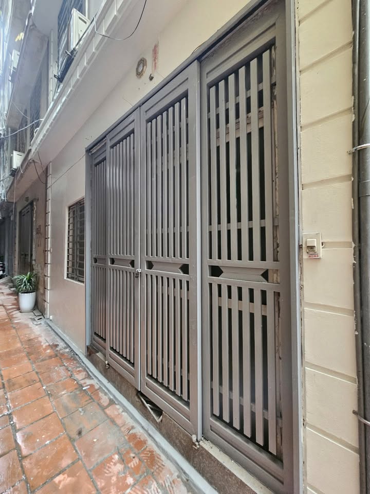 Cho thuê nhà Đê La Thành 42m² giá 12 triệu - Sẵn sàng ở ngay!