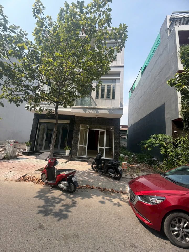 Nhà 3 Tầng Trục Chính Kinh Doanh Phú Hồng Thịnh 8 - 4PN Giá 8.5 Triệu