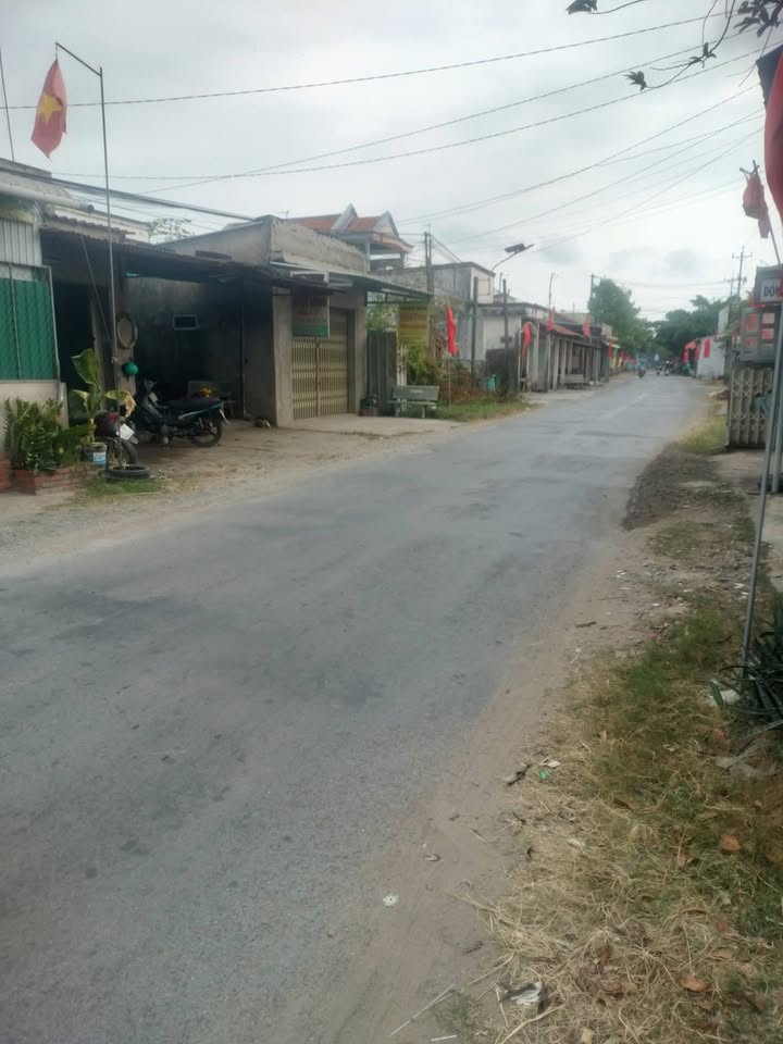 Cho thuê đất kinh doanh mặt tiền Huyện lộ 12, Ba Tri, Bến Tre - Diện tích lớn