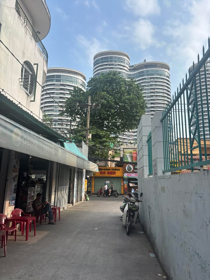 Nhà Ngô Tất Tố Bình Thạnh 100m² - Vị trí đẹp, sổ hồng sẵn