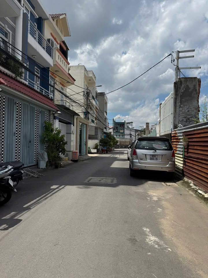 Nhà Tây Hoà, Thủ Đức 105m² - Ô tô vào tận nhà, giá 12 triệu!