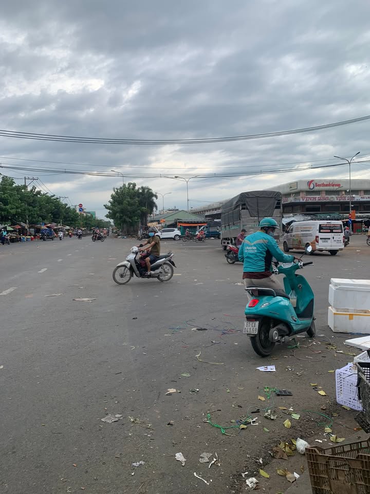 Mặt Tiền KD Nguyễn Thị Sóc Hóc Môn 250m² - Dòng Tiền 35tr/tháng - Giá Tốt