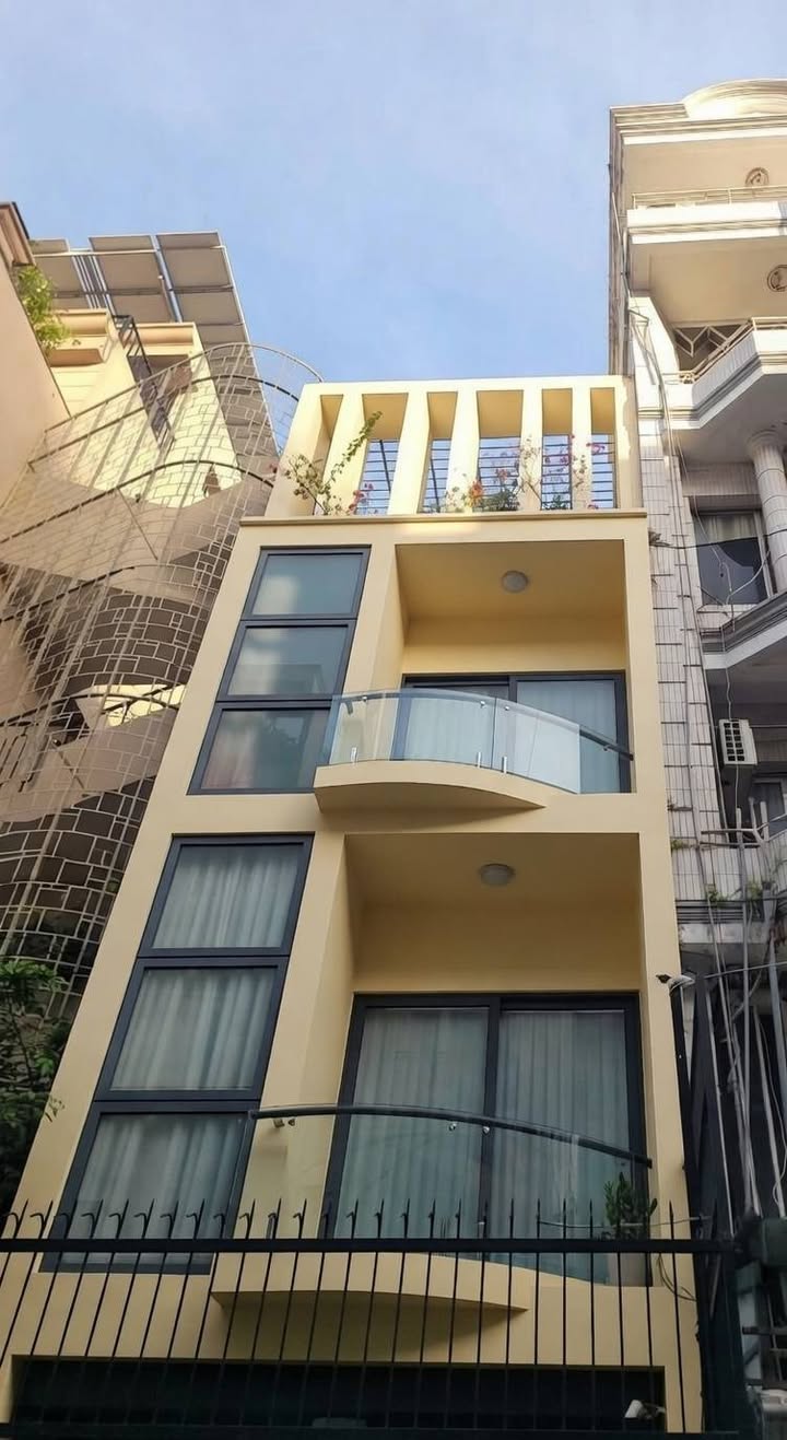 Nhà Mặt Tiền Phó Đức Chính, Quận 1 - 58m², 5PN, Dòng Tiền 40 Triệu/Tháng